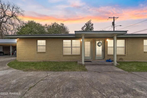 $1,000 | 1501 West St Mary Boulevard, Unit B, Lafayette, LA 70506