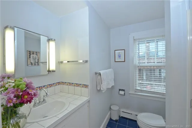 a view of walk in closet