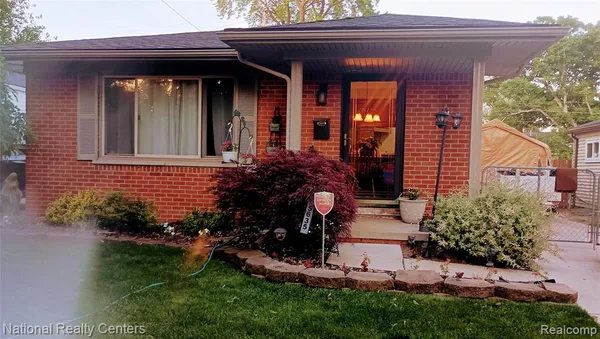 $210,000 | 5635 Clippert Street, Dearborn Heights, MI 48125
