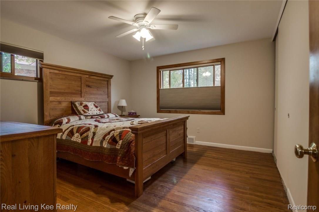 23940 Berg Road Southfield, MI 48033 - Photo 14 of 46 Interiors-12_preview.jpeg