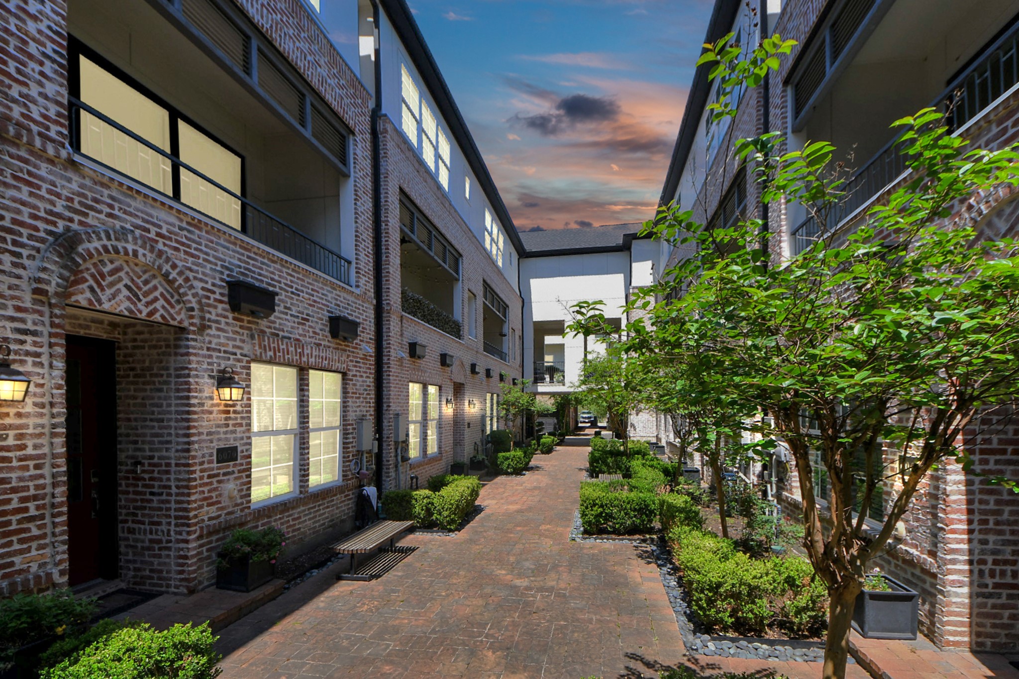 6072 Kansas Street Houston, TX 77007 - Photo 6 of 47