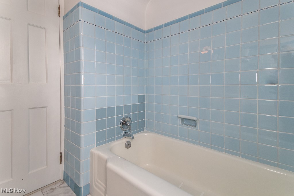 2482 Saybrook Road Cleveland, OH 44118 - Photo 29 of 46 Full Bathroom