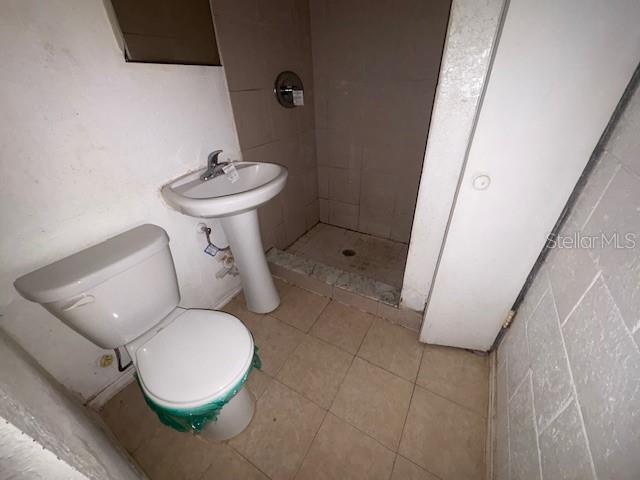 1672 10th Street Sarasota, FL 34236 - Photo 5 of 24 a bathroom with a toilet sink and mirror