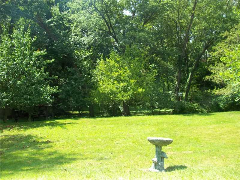 437 Center Road Monroeville, PA 15146 - Photo 4 of 14 Yard/Garden.