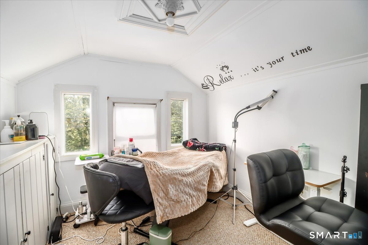 61 Smith Ridge Road New Canaan, CT 06840 - Photo 15 of 27
