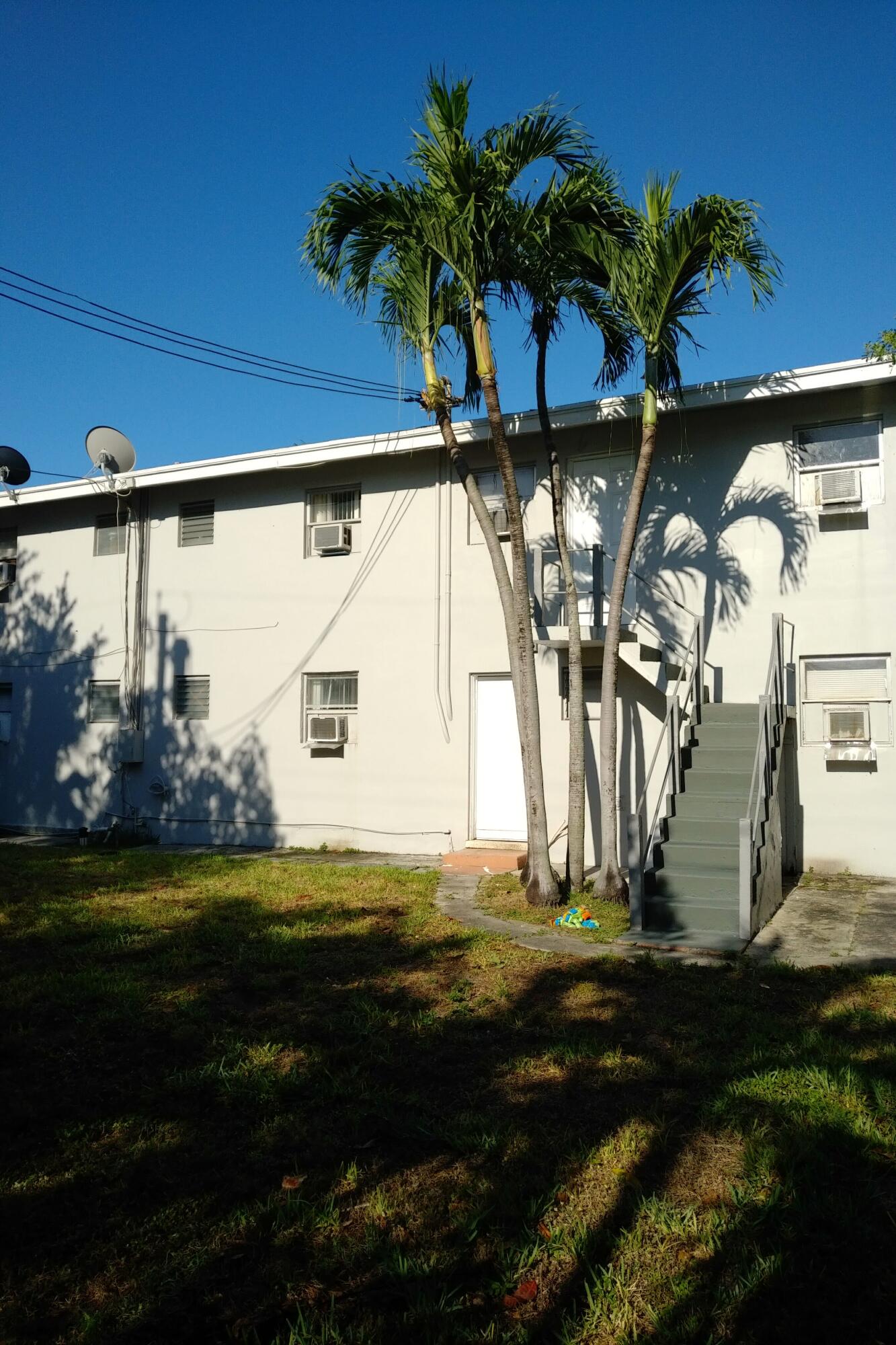126 Cleveland Street, Unit 7 Lake Worth Beach, FL 33461 - Photo 20 of 24 a view of swimming pool