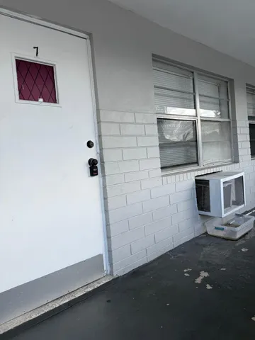 $1,400 | 126 Cleveland Street, Unit 7, Lake Worth Beach, FL 33461