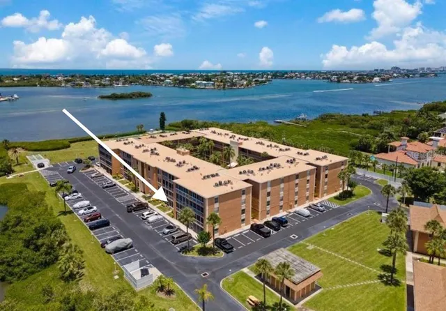 $2,000 | 12760 Indian Rocks Road, Unit 1048, Largo, FL 33774