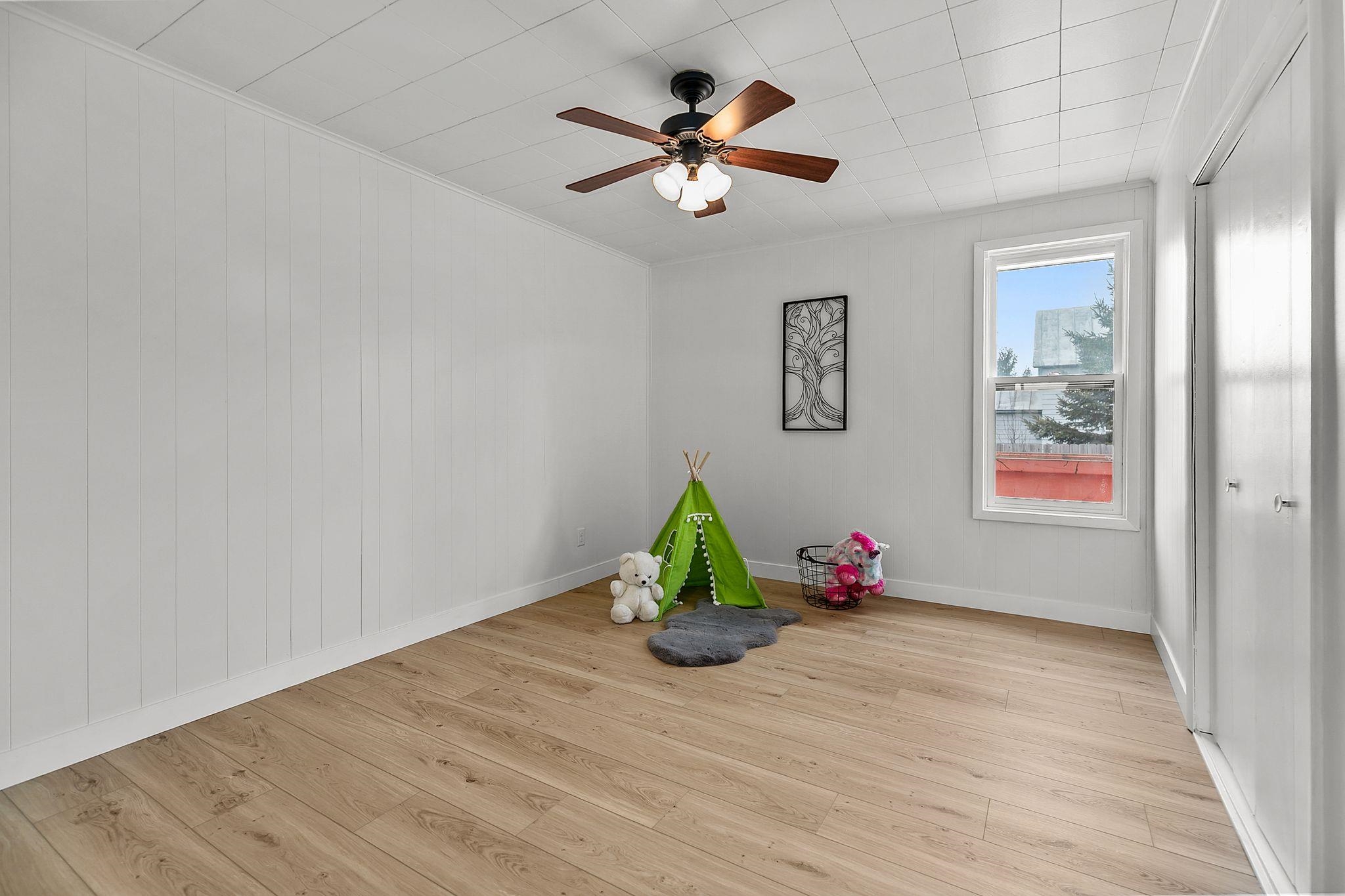 609 5th Street Oconto, WI 54153 - Photo 13 of 24