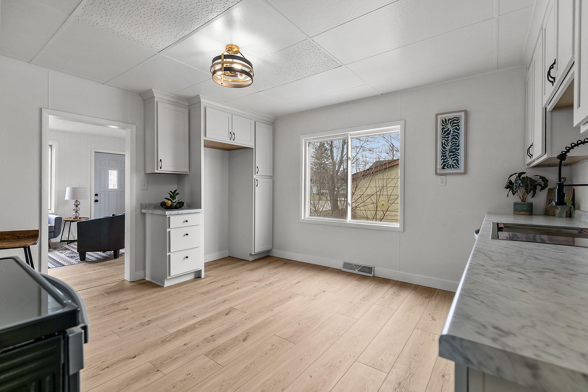 609 5th Street Oconto, WI 54153 - Photo 8 of 24