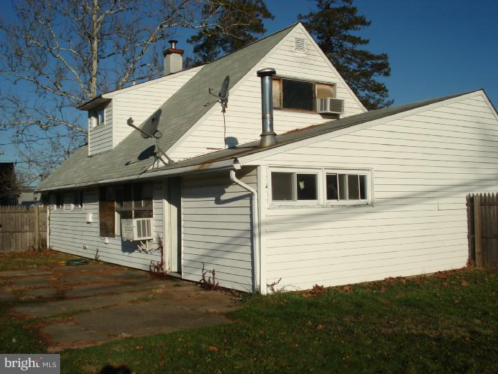 2 Iris Road Levittown, PA 19057 - Photo 2 of 3 Exterior Back