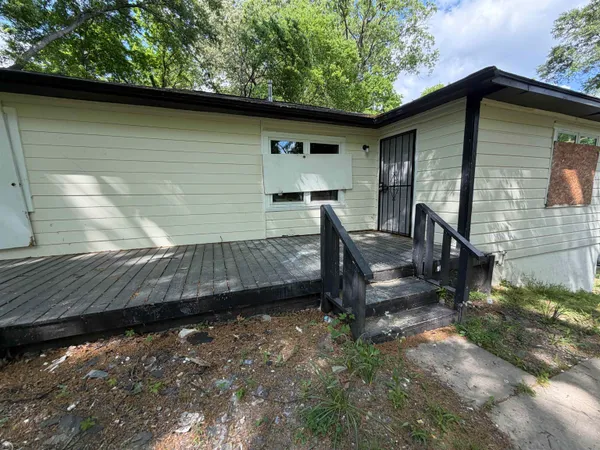 $1,800 | 8 East Brooks Road, Memphis, TN 38109