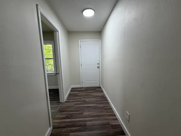 $1,800 | 8 East Brooks Road, Memphis, TN 38109