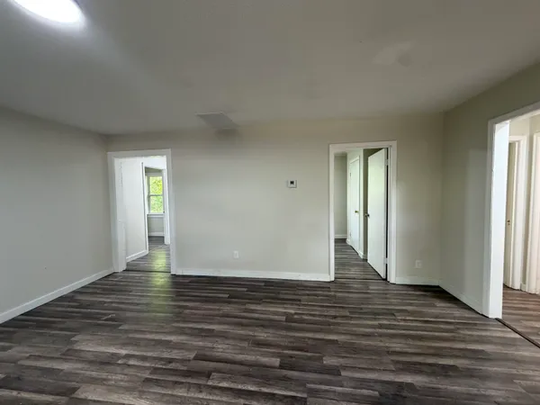 $1,800 | 8 East Brooks Road, Memphis, TN 38109