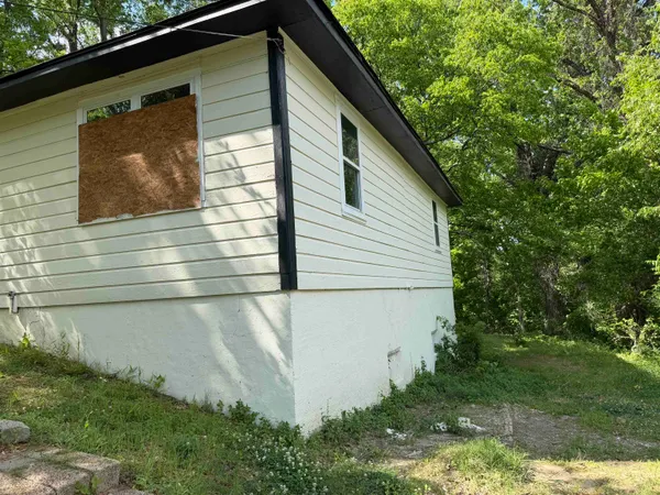 $1,800 | 8 East Brooks Road, Memphis, TN 38109