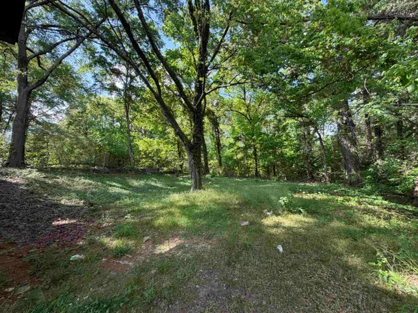 $1,800 | 8 East Brooks Road, Memphis, TN 38109
