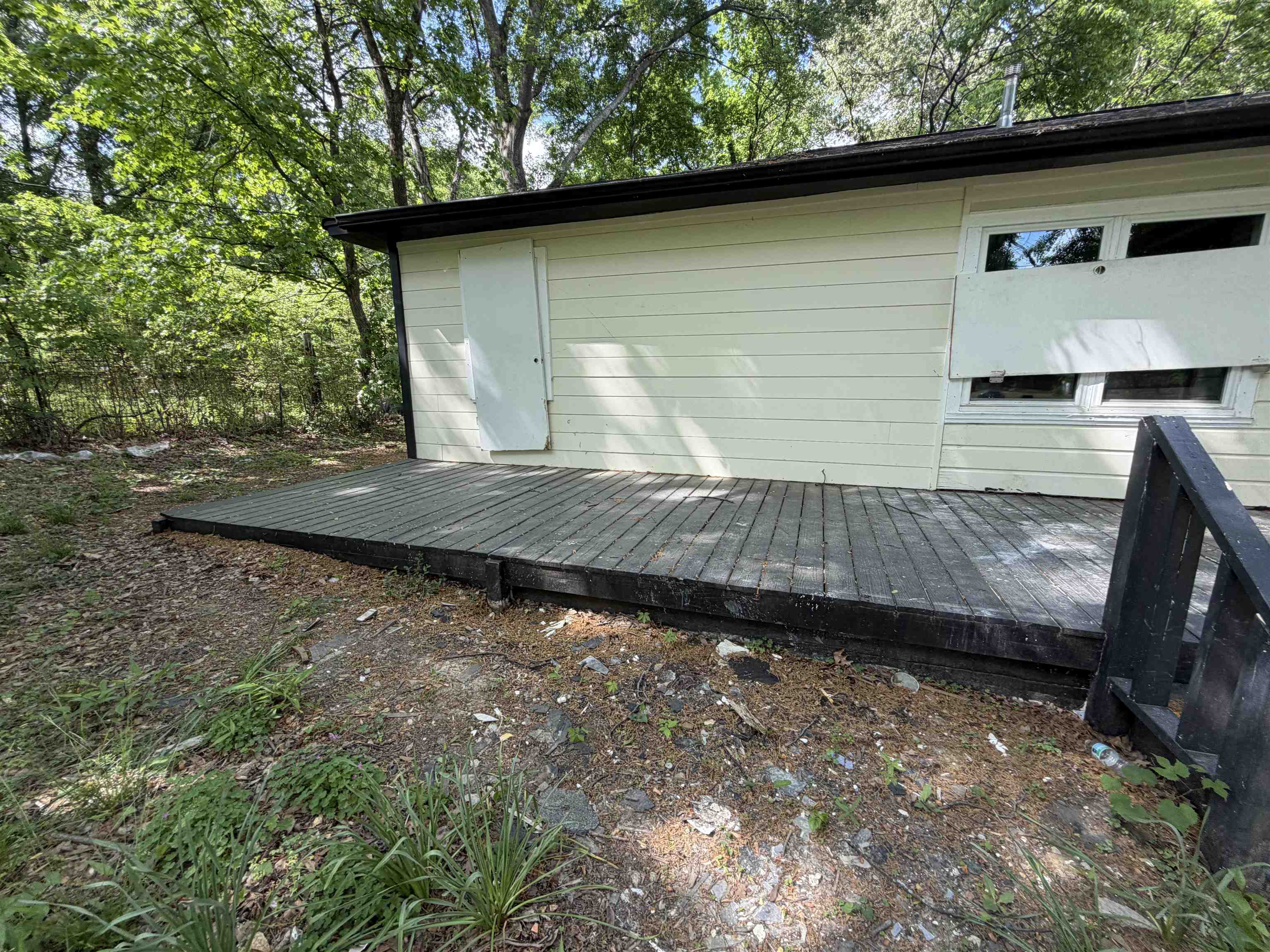 8 East Brooks Road Memphis, TN 38109 - Photo 7 of 16 a view of backyard with wooden fence and large trees