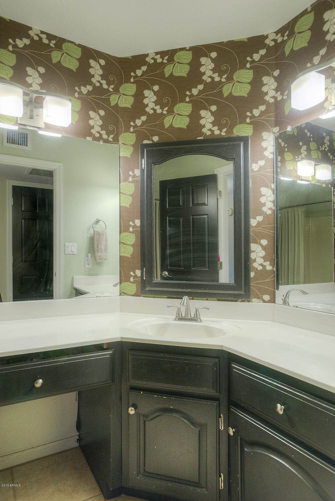 907 East Grandview Road Phoenix, AZ 85022 - Photo 11 of 17 Hall Bath