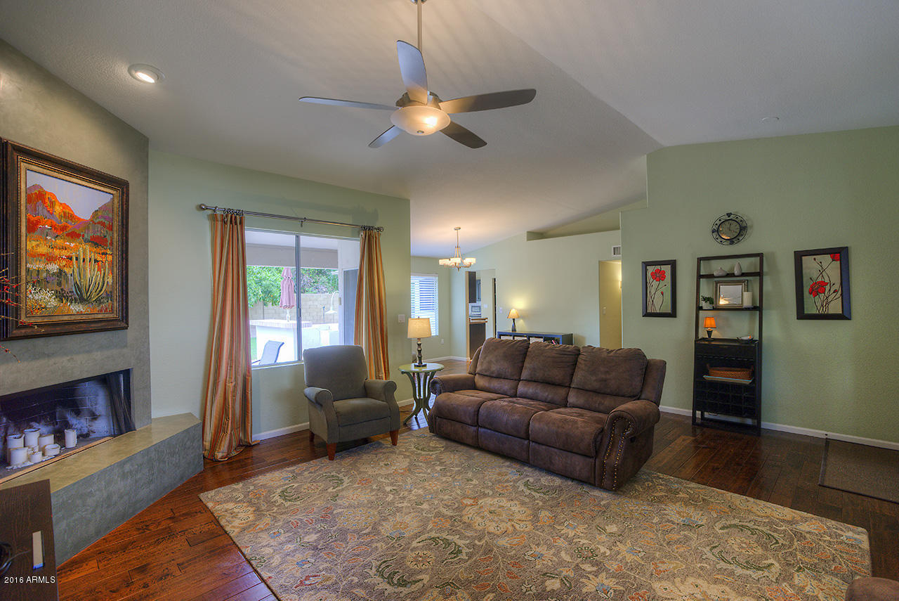907 East Grandview Road Phoenix, AZ 85022 - Photo 3 of 17 Living Room 2