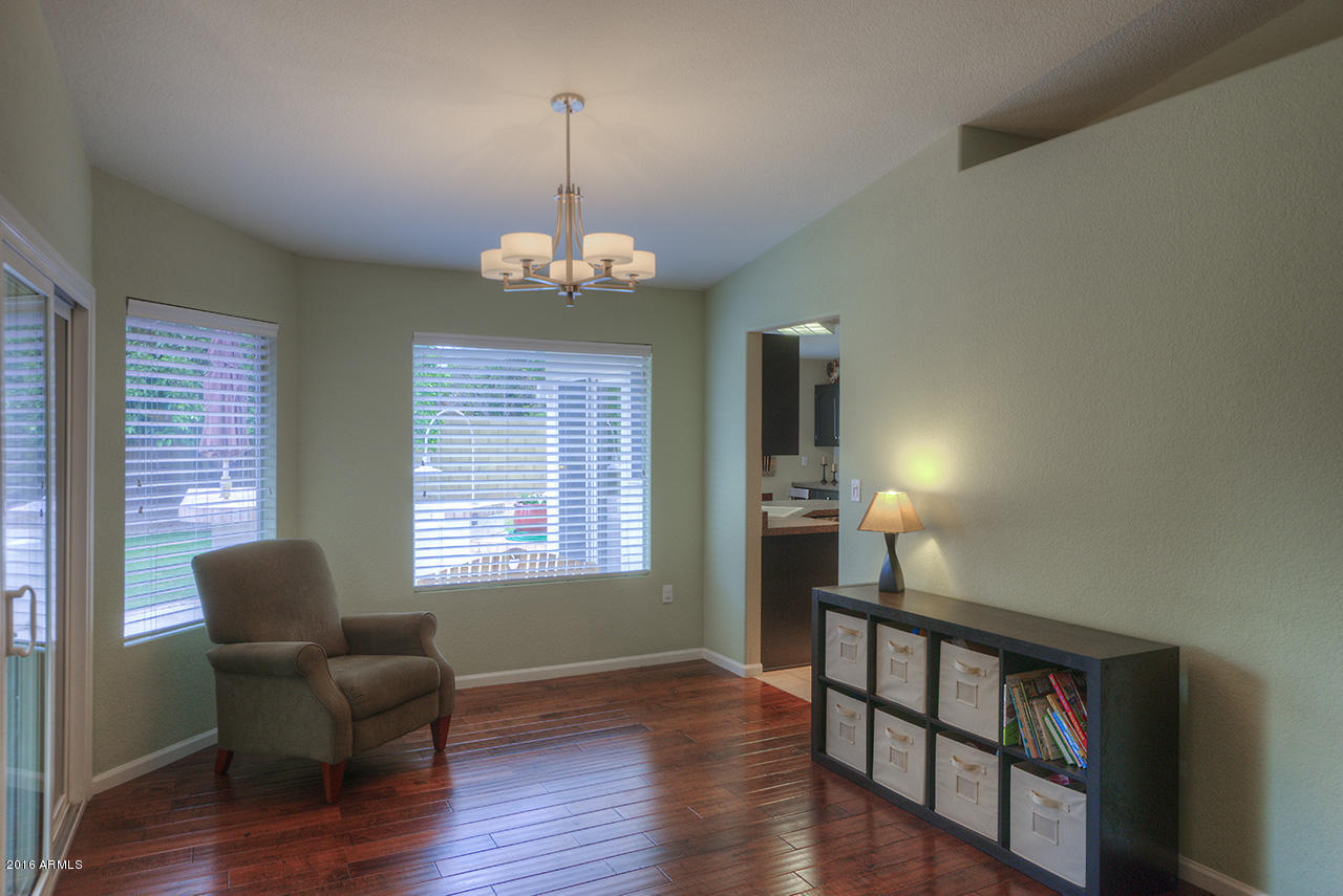 907 East Grandview Road Phoenix, AZ 85022 - Photo 4 of 17 Living Room Nook