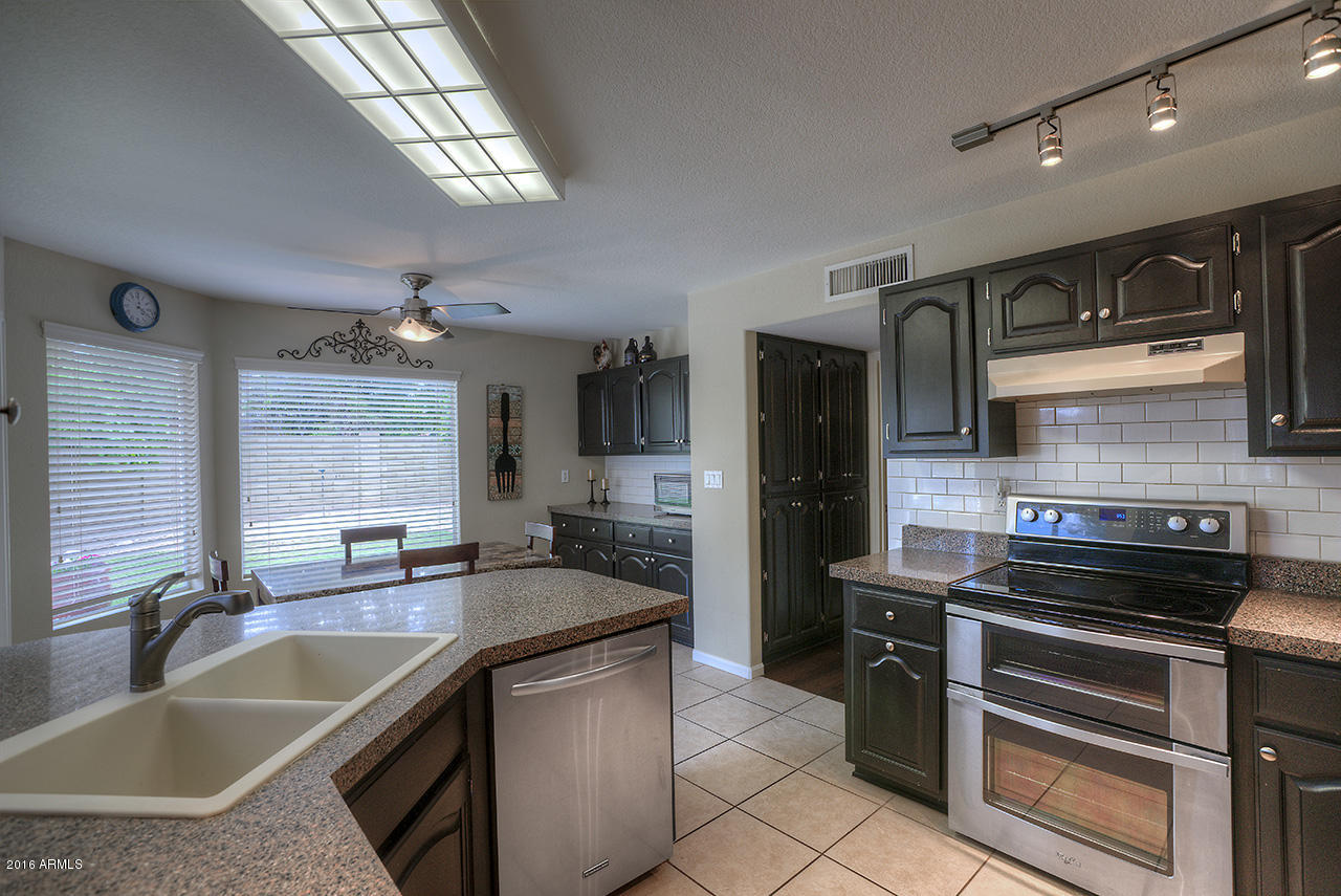 907 East Grandview Road Phoenix, AZ 85022 - Photo 5 of 17 Kitchen 1