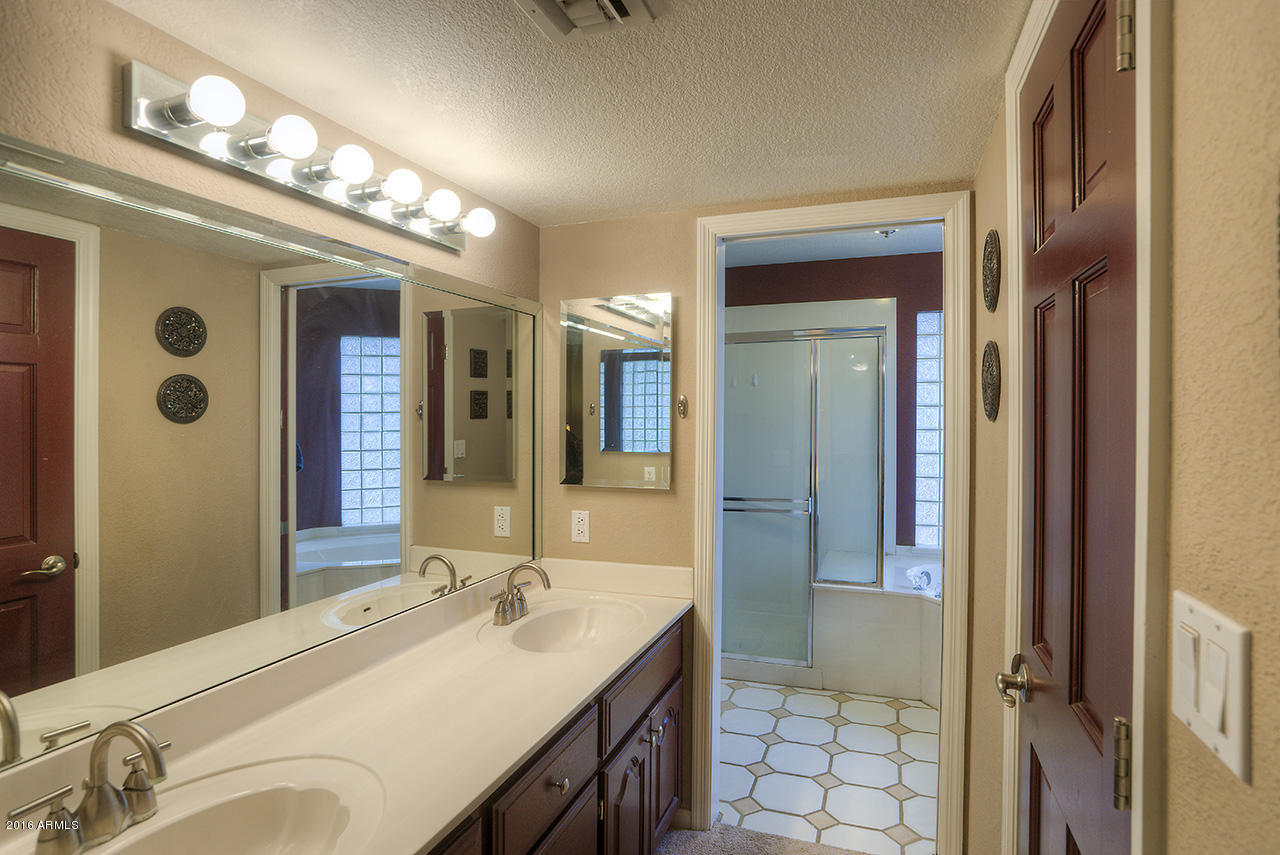 907 East Grandview Road Phoenix, AZ 85022 - Photo 9 of 17 Master Bath