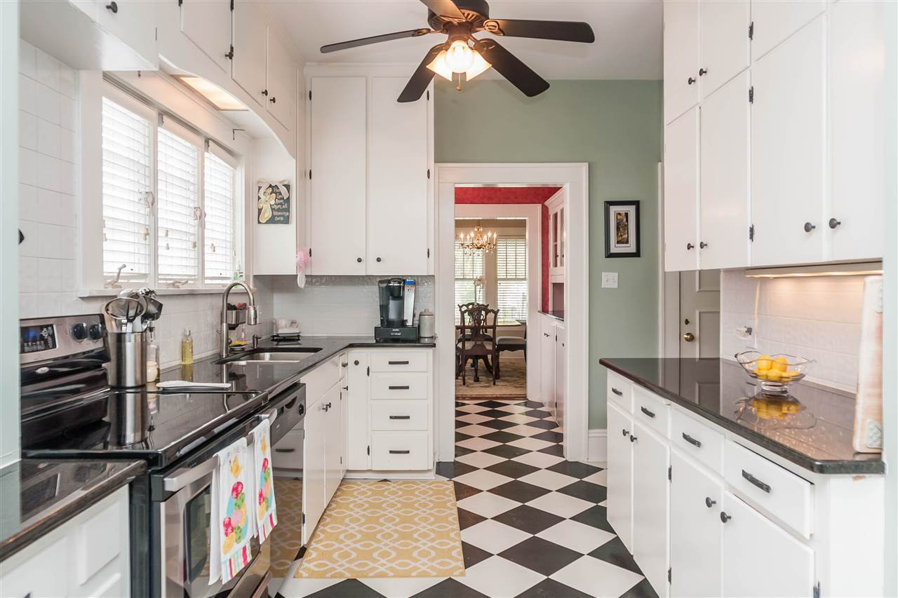 105 West Whitaker Mill Road Raleigh, NC 27608 - Photo 9 of 20 Kitchen