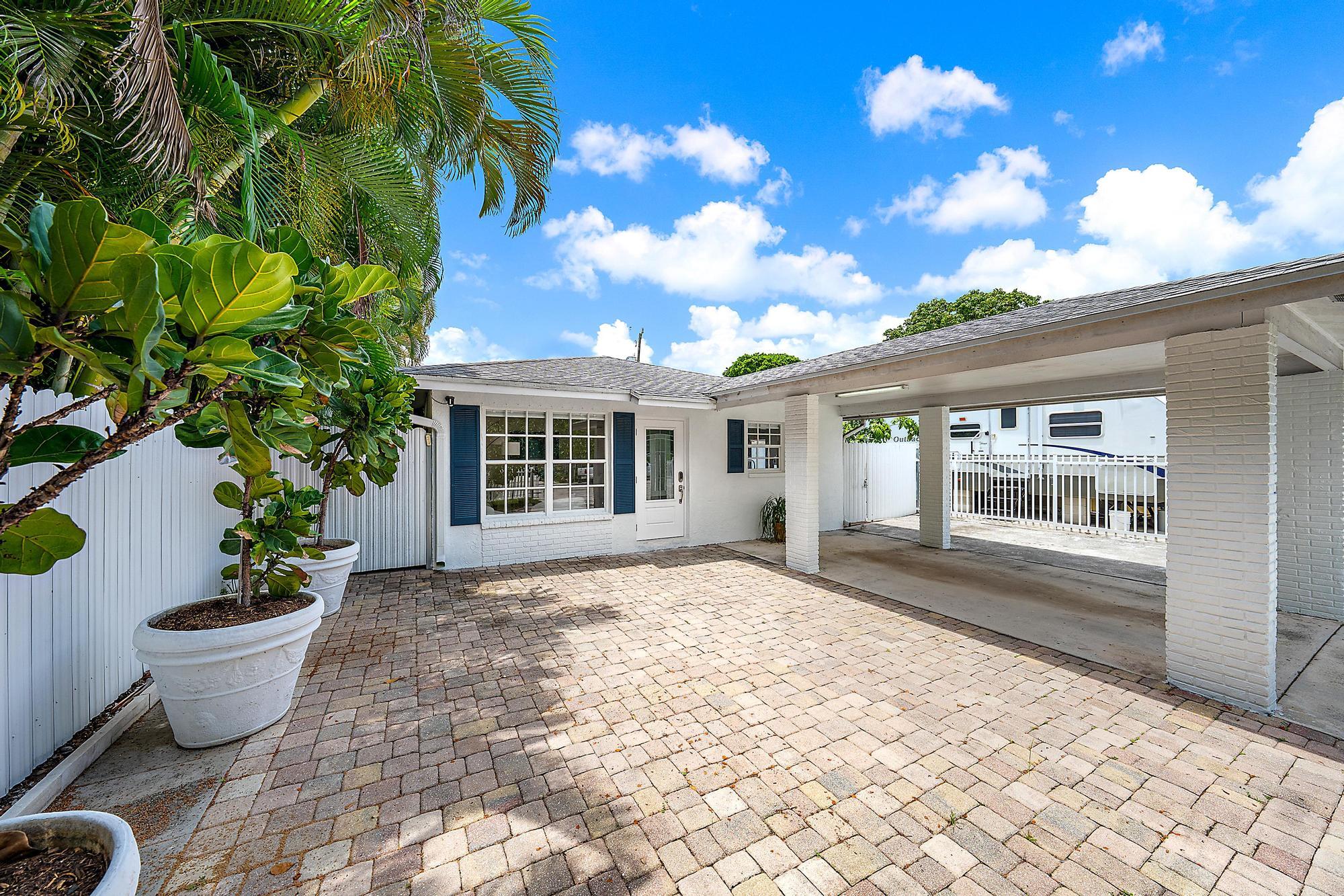 904 Ortega Road West Palm Beach, FL 33405 - Photo 4 of 20 904 Ortega Rd-front patio