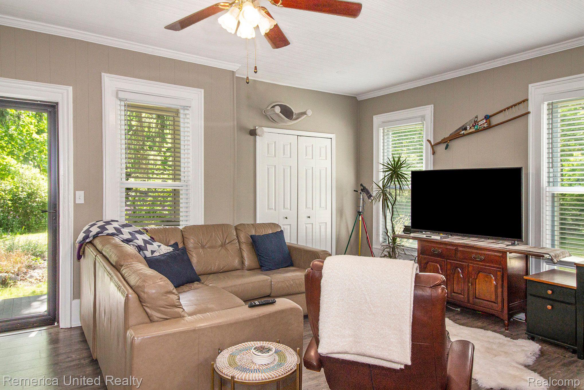 10780 Mcgregor Road Pinckney, MI 48169 - Photo 7 of 34 Gallery Image 7