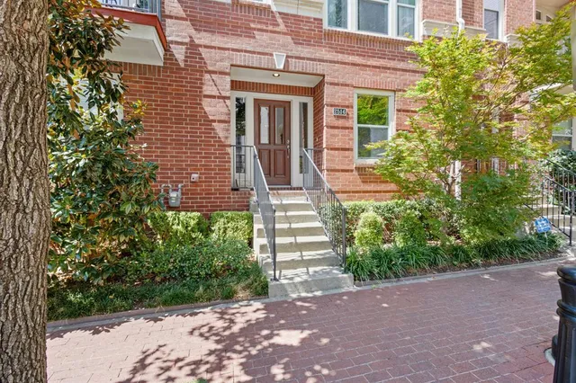 $3,850 | 2514 Worthington Street, Dallas, TX 75204