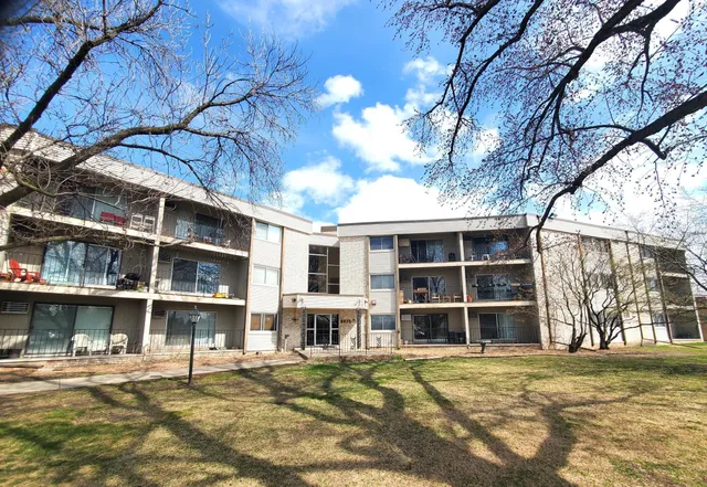 $102,500 | 8935 Old Cedar Avenue South, Unit 113, Bloomington, MN 55425