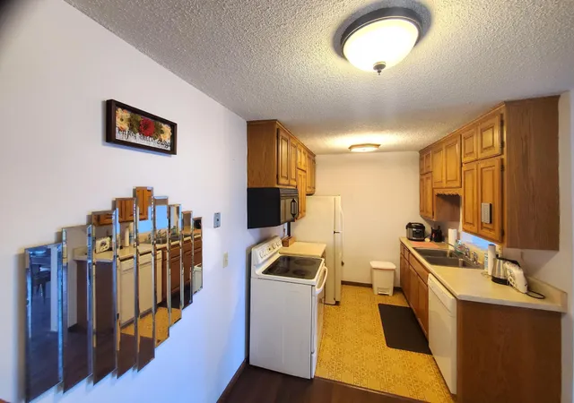 $102,500 | 8935 Old Cedar Avenue South, Unit 113, Bloomington, MN 55425