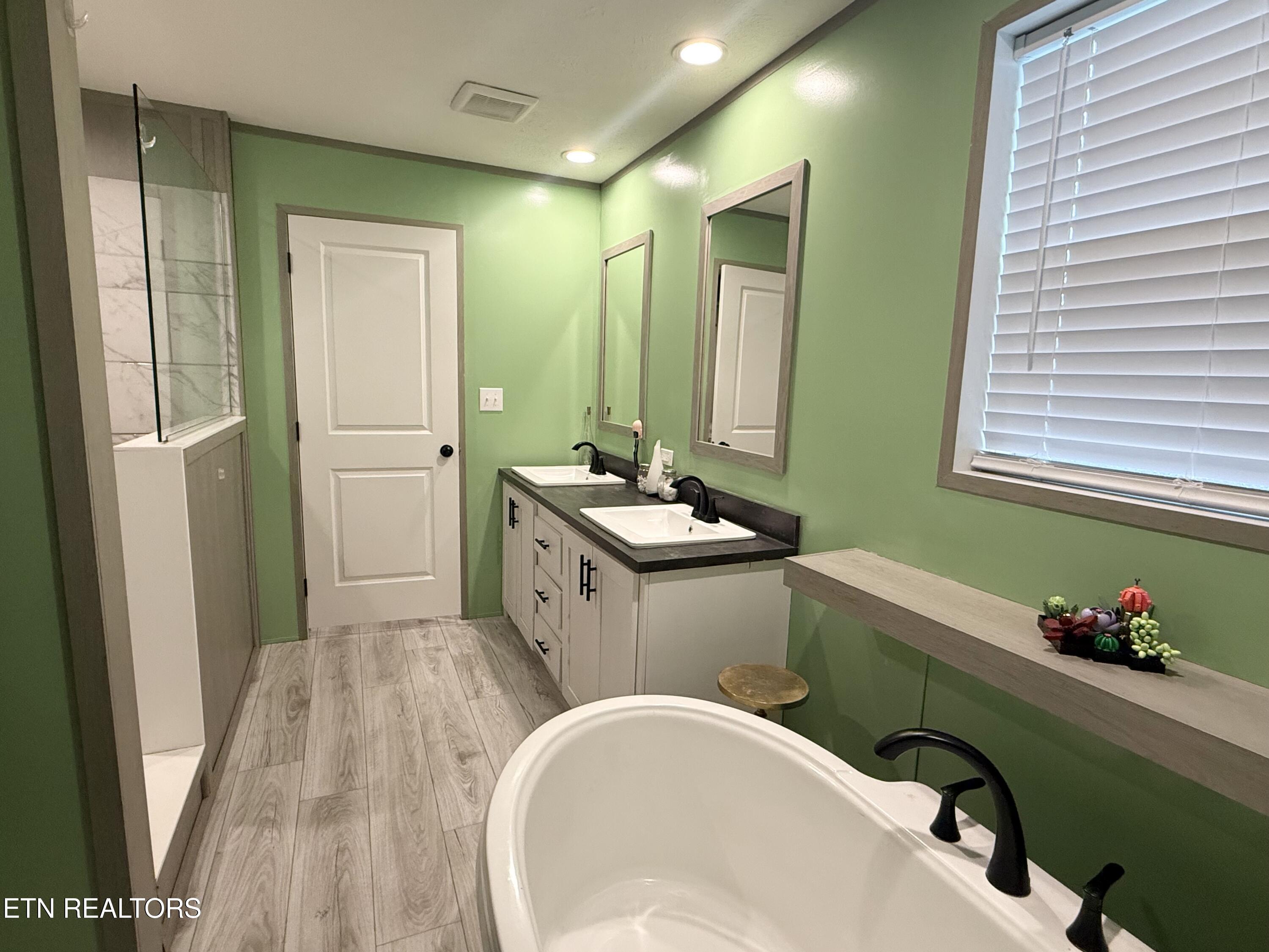 959 Barbee Road Jefferson City, TN 37760 - Photo 15 of 27 Owners Bath