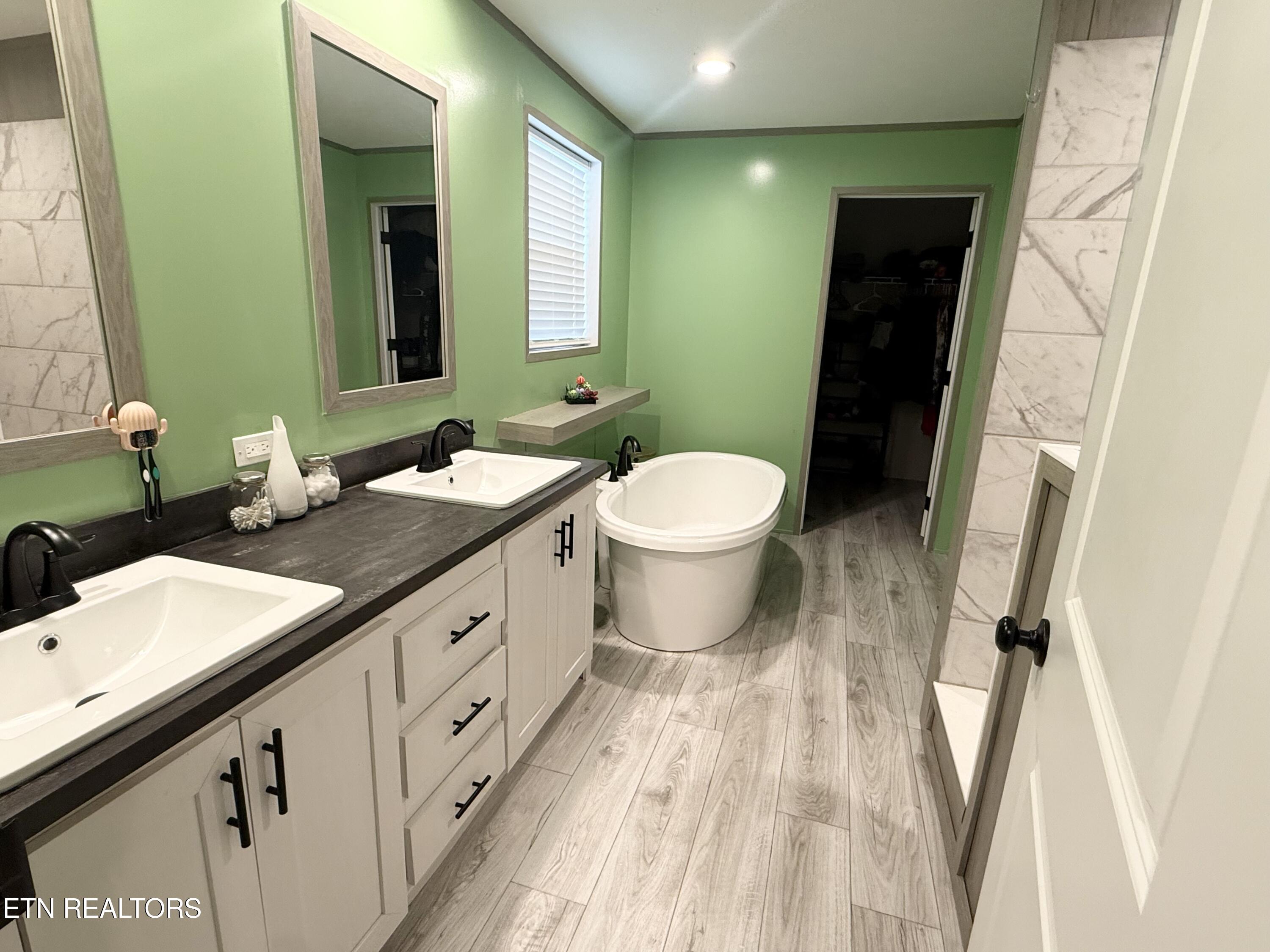 959 Barbee Road Jefferson City, TN 37760 - Photo 16 of 27 Owners Bath