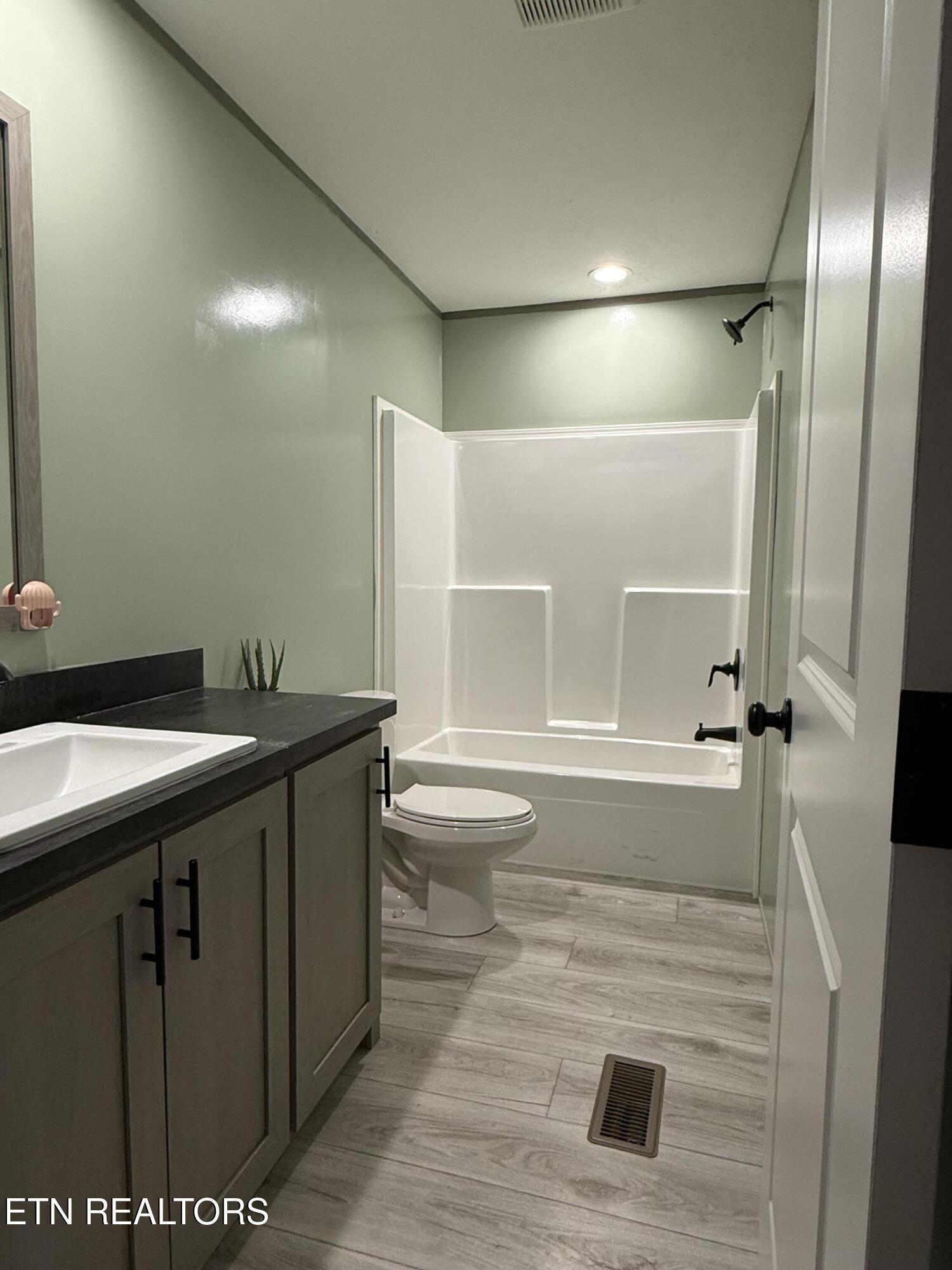 959 Barbee Road Jefferson City, TN 37760 - Photo 20 of 27 Hall Bath