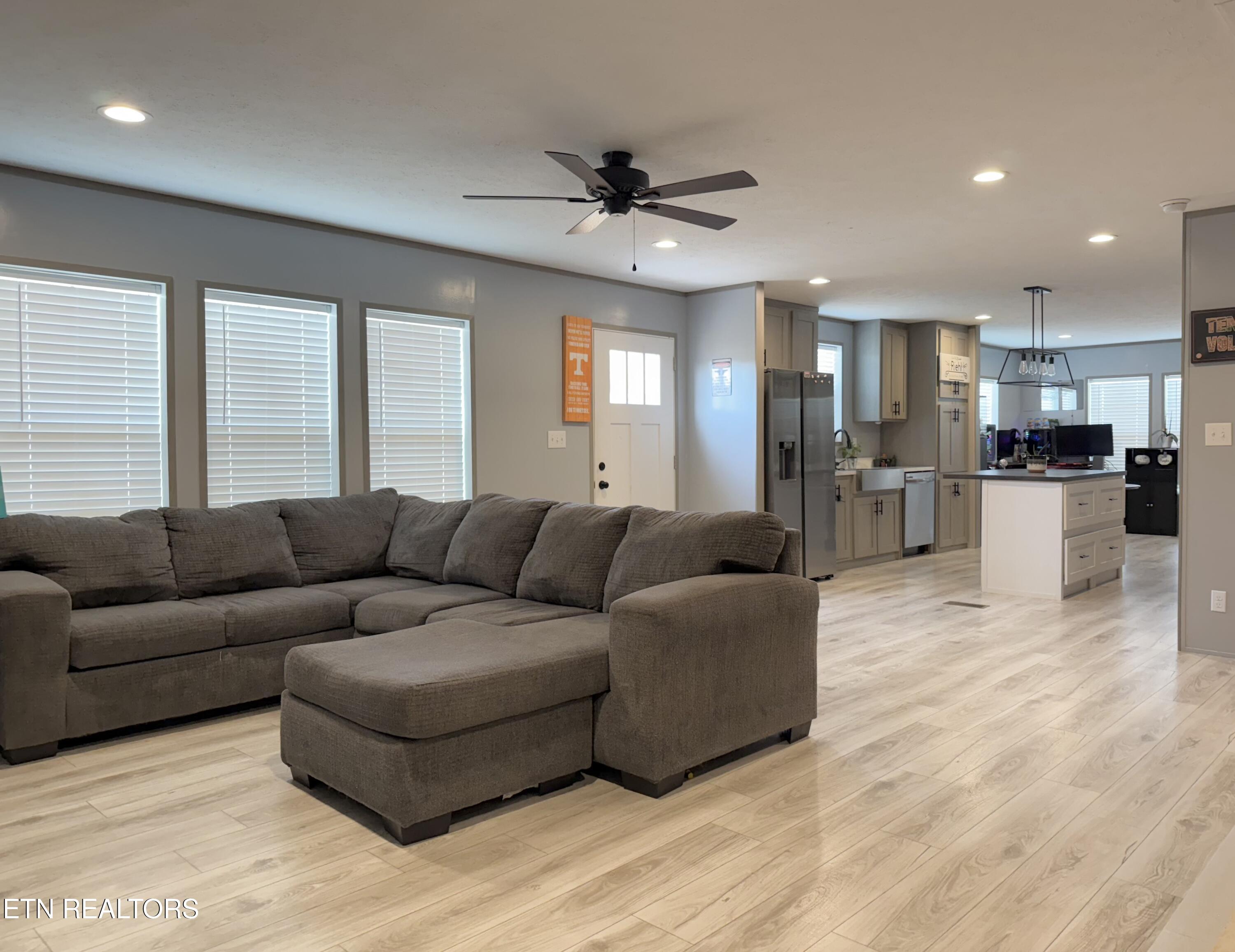 959 Barbee Road Jefferson City, TN 37760 - Photo 4 of 27 Entrance