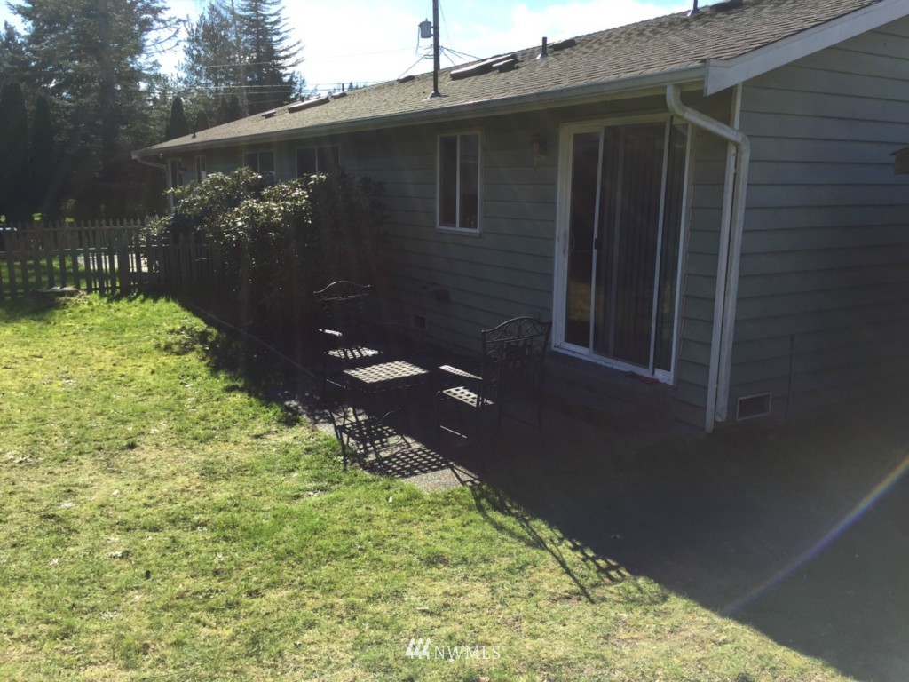 24306 Carter Road Bothell, WA 98021 - Photo 7 of 17 a backyard of a house
