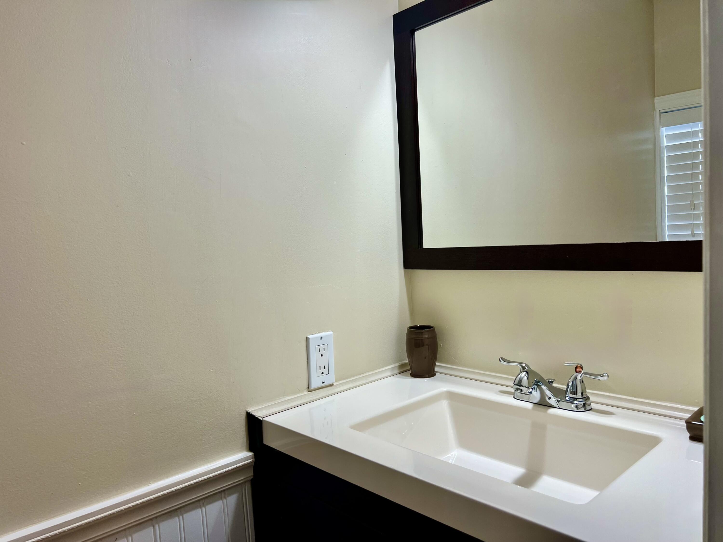 3325 Street Street Hollywood, FL 33021 - Photo 19 of 39 IMG_8132