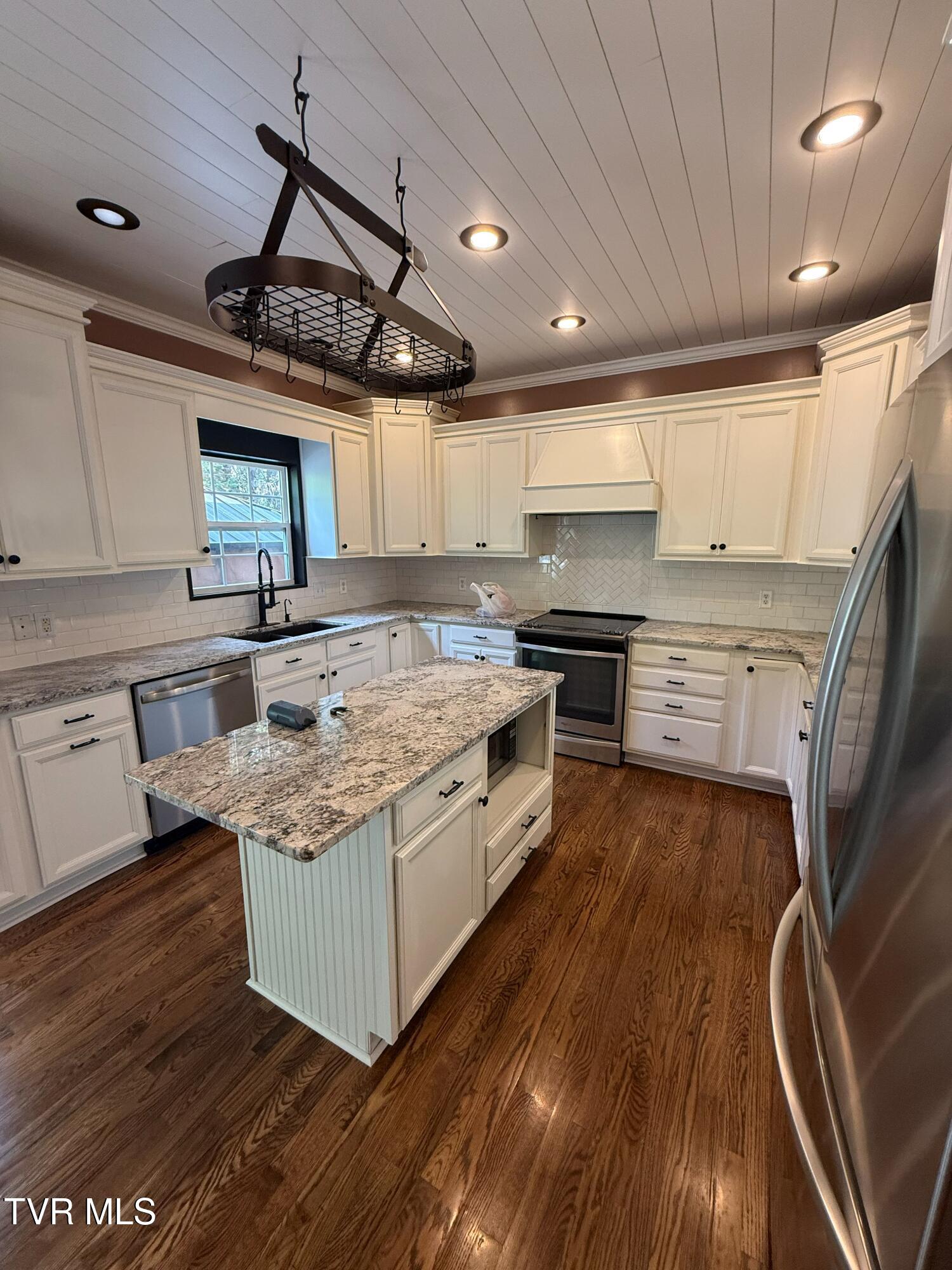 207 Haley Walk Bristol, TN 37620 - Photo 11 of 52 IMG_2703