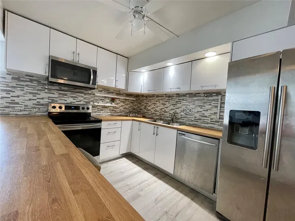 $2,700 | 2101 Atlantic Shores Boulevard, Unit 320, Hallandale Beach, FL 33009