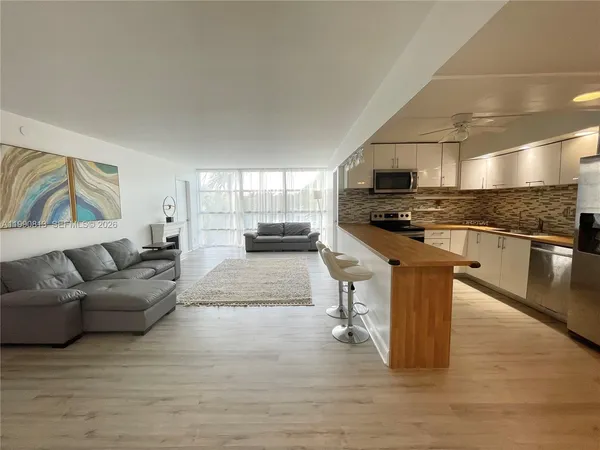 $2,700 | 2101 Atlantic Shores Boulevard, Unit 320, Hallandale Beach, FL 33009