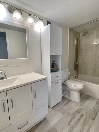 $2,700 | 2101 Atlantic Shores Boulevard, Unit 320, Hallandale Beach, FL 33009