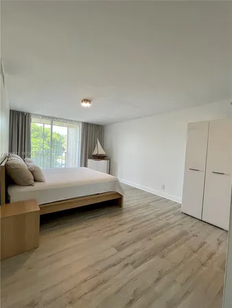 $2,700 | 2101 Atlantic Shores Boulevard, Unit 320, Hallandale Beach, FL 33009