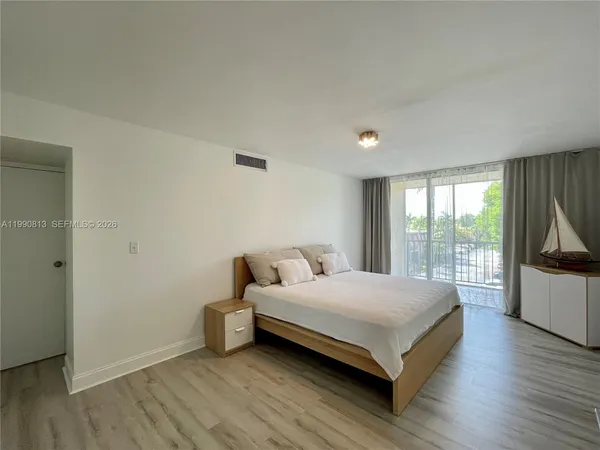 $2,700 | 2101 Atlantic Shores Boulevard, Unit 320, Hallandale Beach, FL 33009