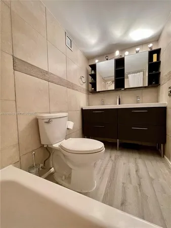 $2,700 | 2101 Atlantic Shores Boulevard, Unit 320, Hallandale Beach, FL 33009