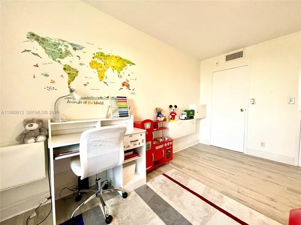 $2,700 | 2101 Atlantic Shores Boulevard, Unit 320, Hallandale Beach, FL 33009