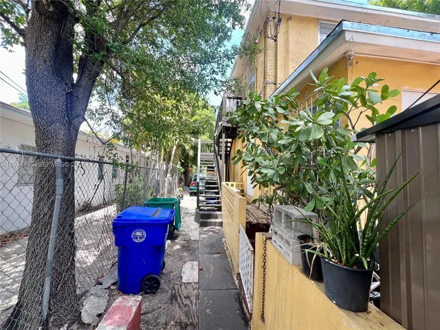 $1,900 | 1029 Northwest 28th Street, Unit 2, Miami, FL 33127