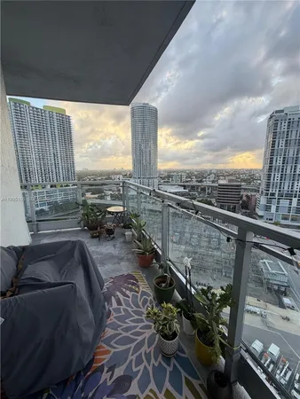 $429,000 | 90 Southwest 3rd Street, Unit 2112, Miami, FL 33130