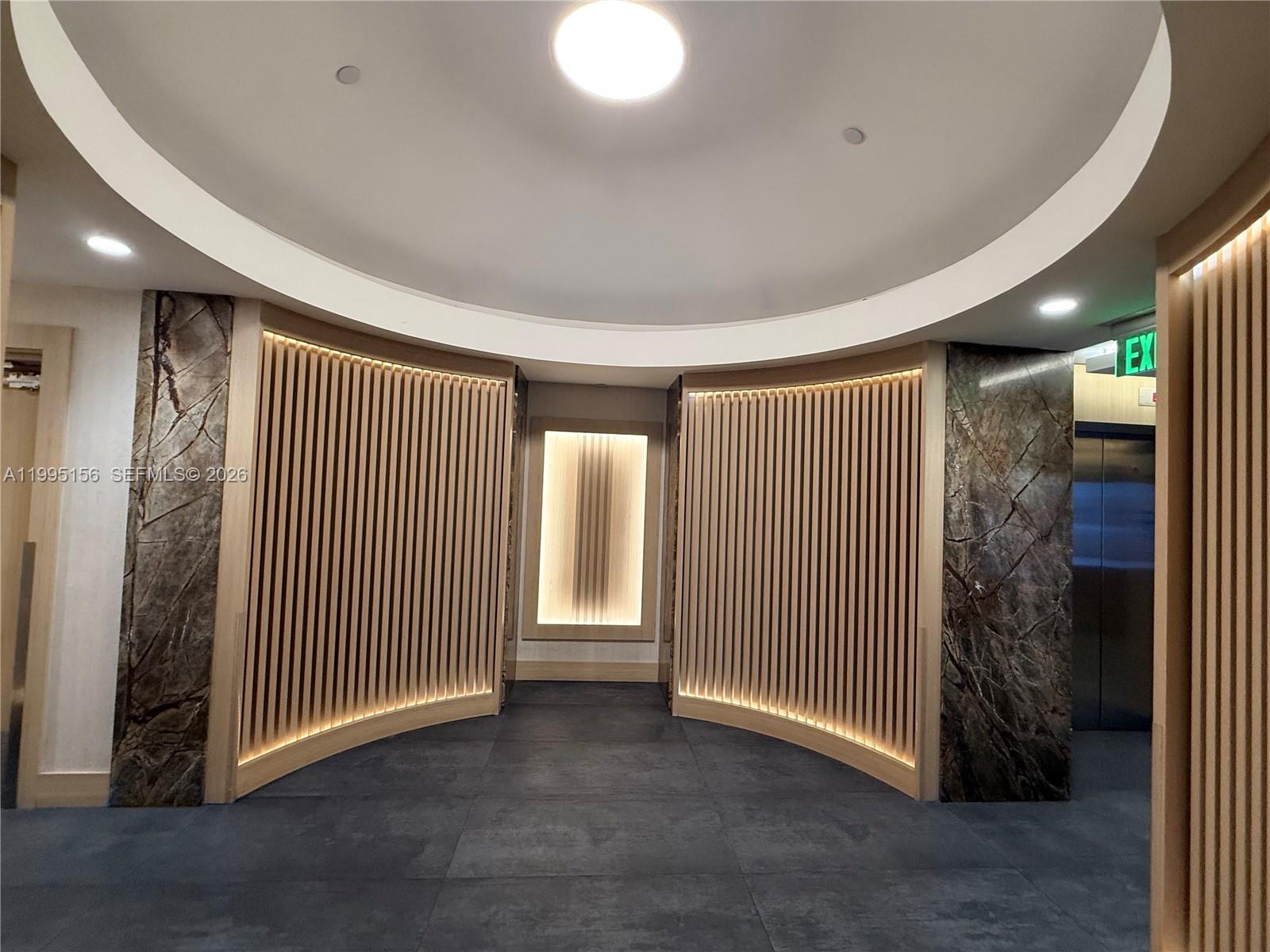 90 Southwest 3rd Street, Unit 2112 Miami, FL 33130 - Photo 23 of 40 en empty room with windows