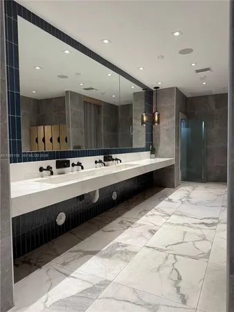$429,000 | 90 Southwest 3rd Street, Unit 2112, Miami, FL 33130